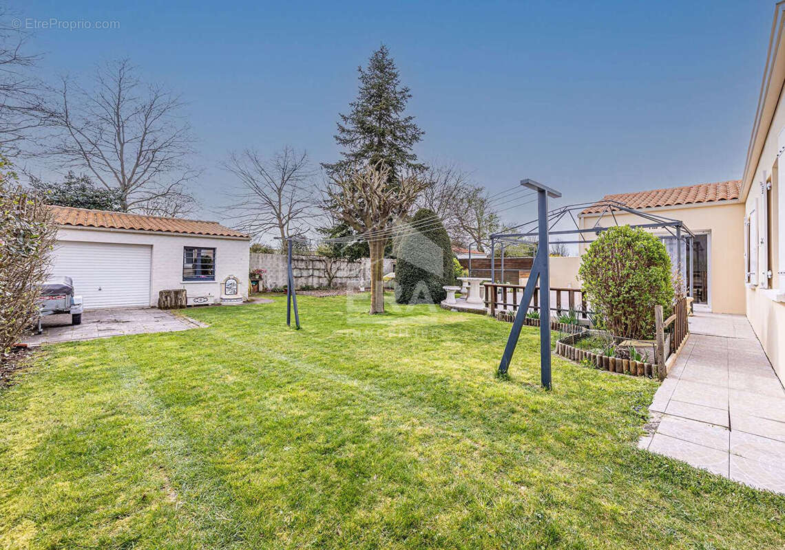 Maison à SAINT-SAUVEUR-D'AUNIS