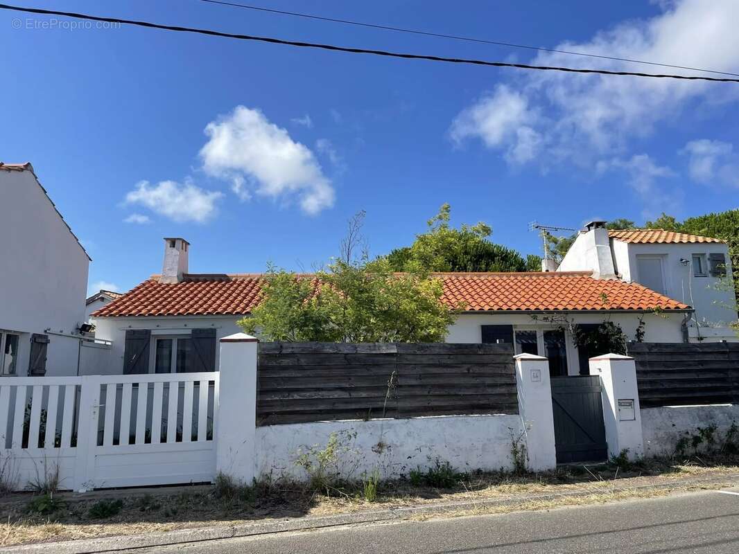 Authenticité, charme et potentiel  - Maison 4 pièces - photo 2