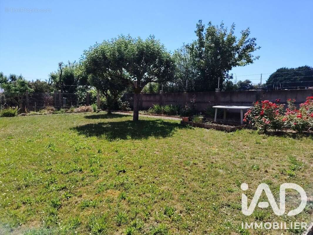 Maison 113 m² à Saint-Cosme-En-Vairais  - photo 2