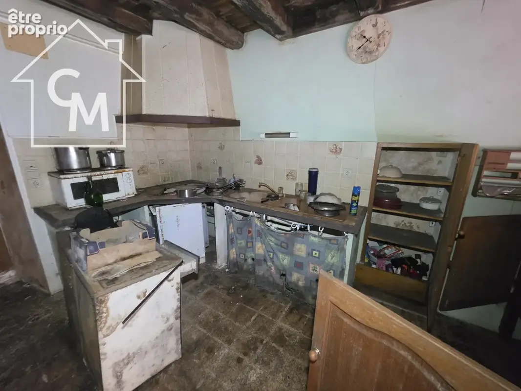Maison à rénover entièrement avec dépendances et terrain - photo 34