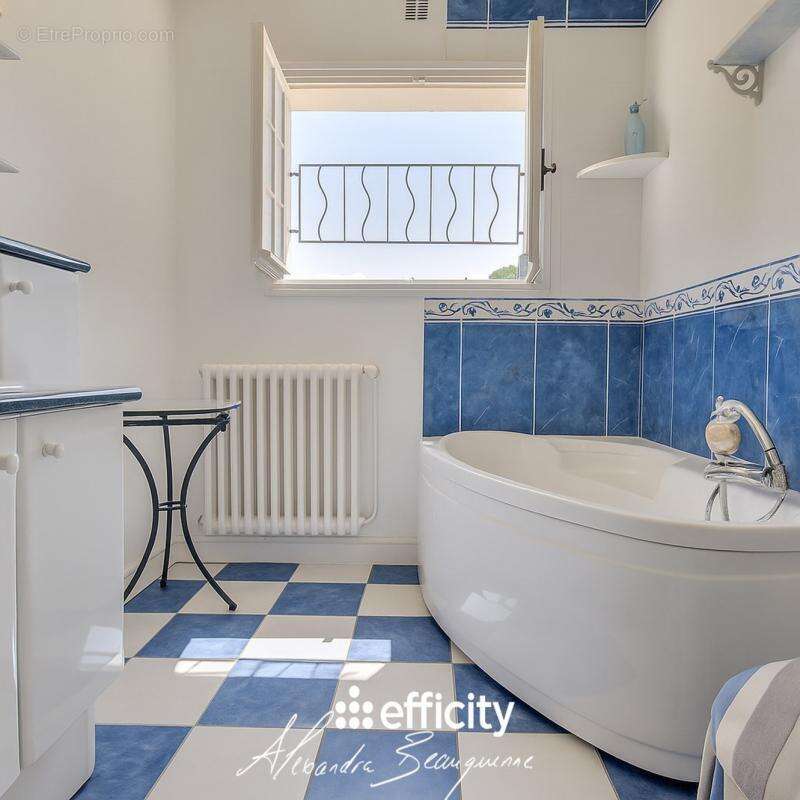 Maison à CHEF-BOUTONNE