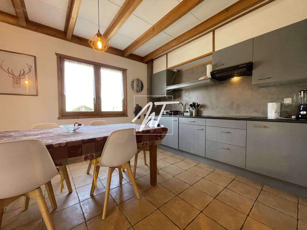 Appartement à MORILLON