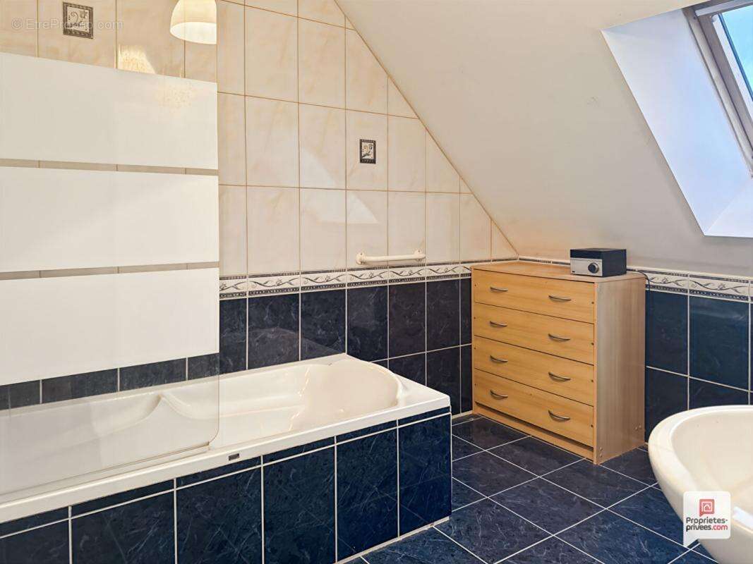 Maison à COURTILLERS