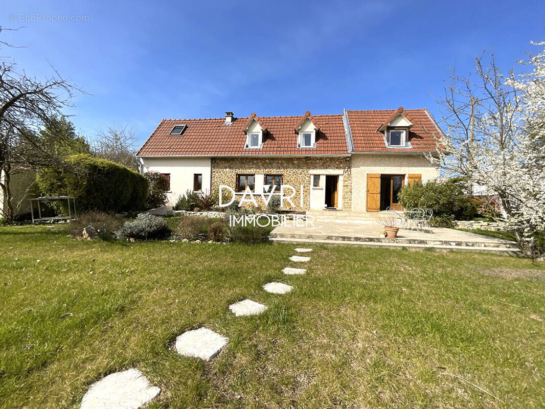 Maison à CHANTELOUP-LES-VIGNES