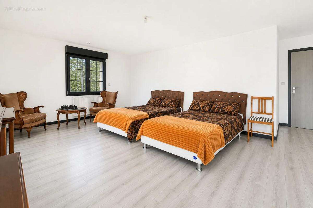Maison de 390 m² avec terrain de 3 hectares - photo 27