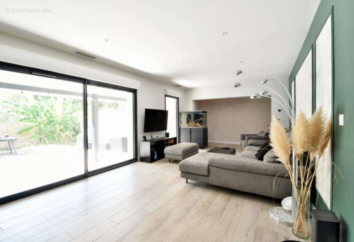 Exclusivité - maison atypique rénovée – 5 chambres – sous-sol complet – environnement privilégié - photo 5