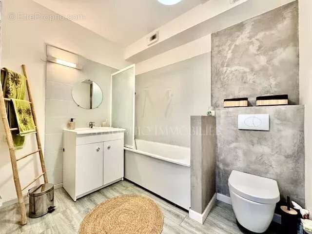 Appartement à MAUGUIO