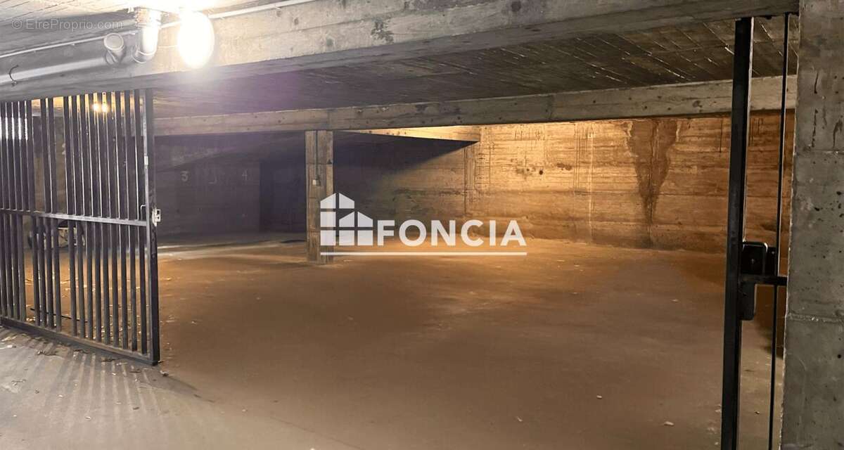 Parking à CLERMONT-FERRAND