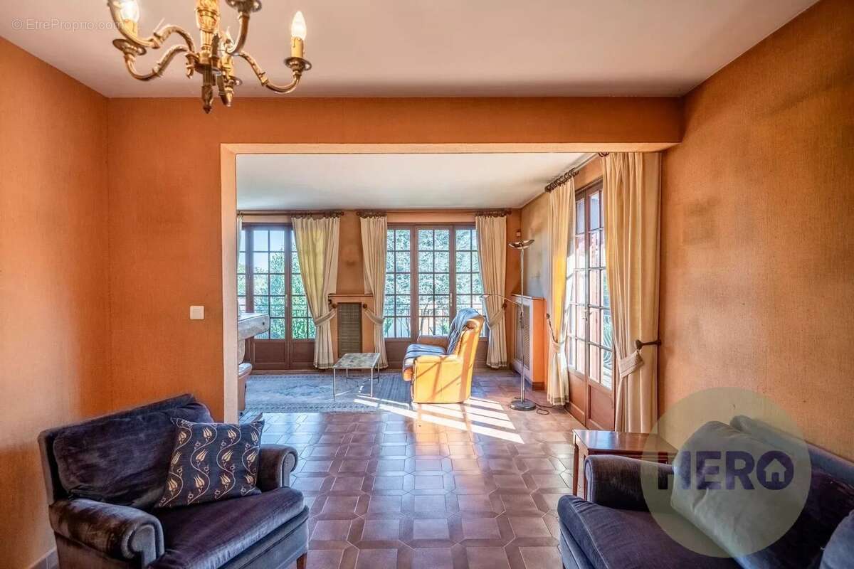 Maison à NEAUPHLE-LE-CHATEAU