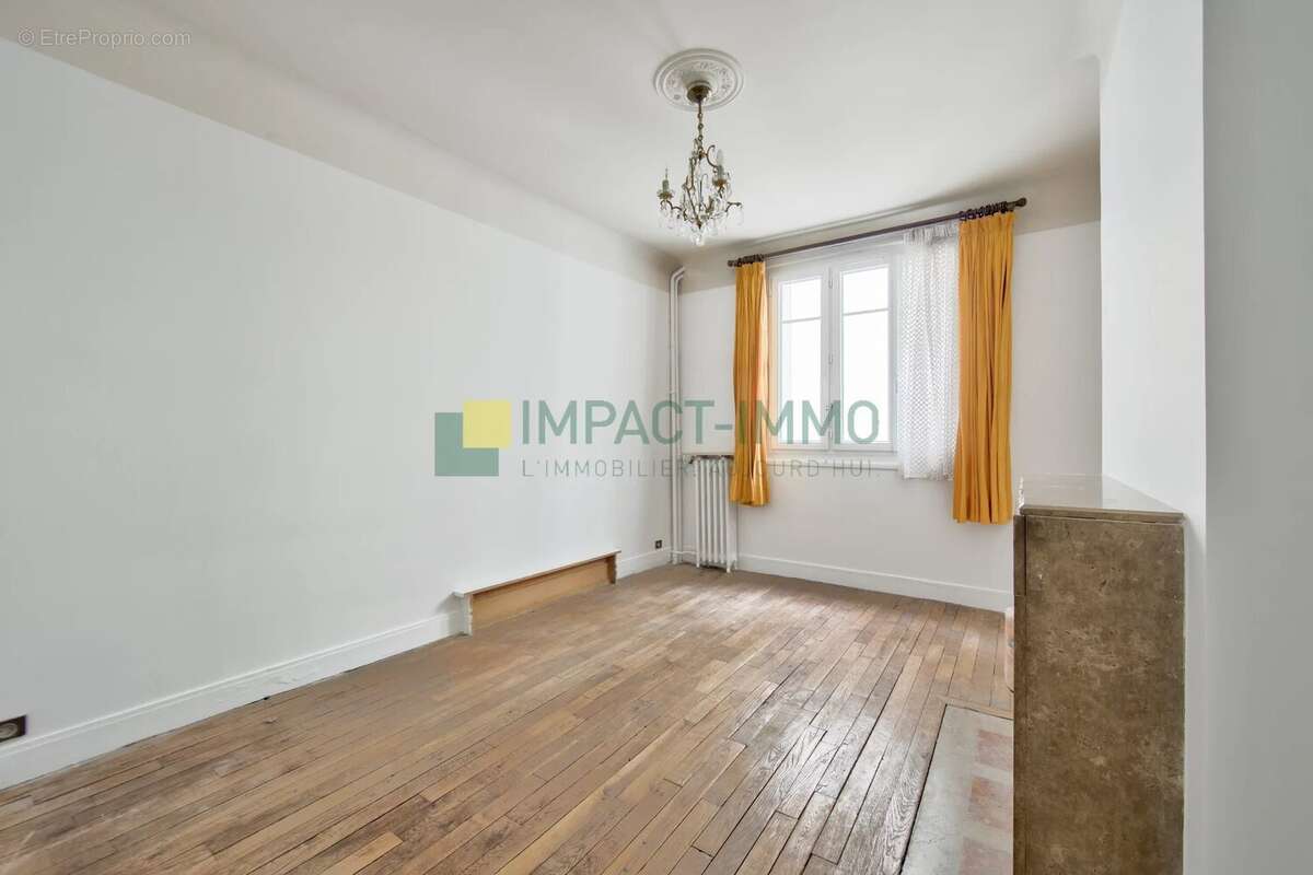 Appartement à COURBEVOIE