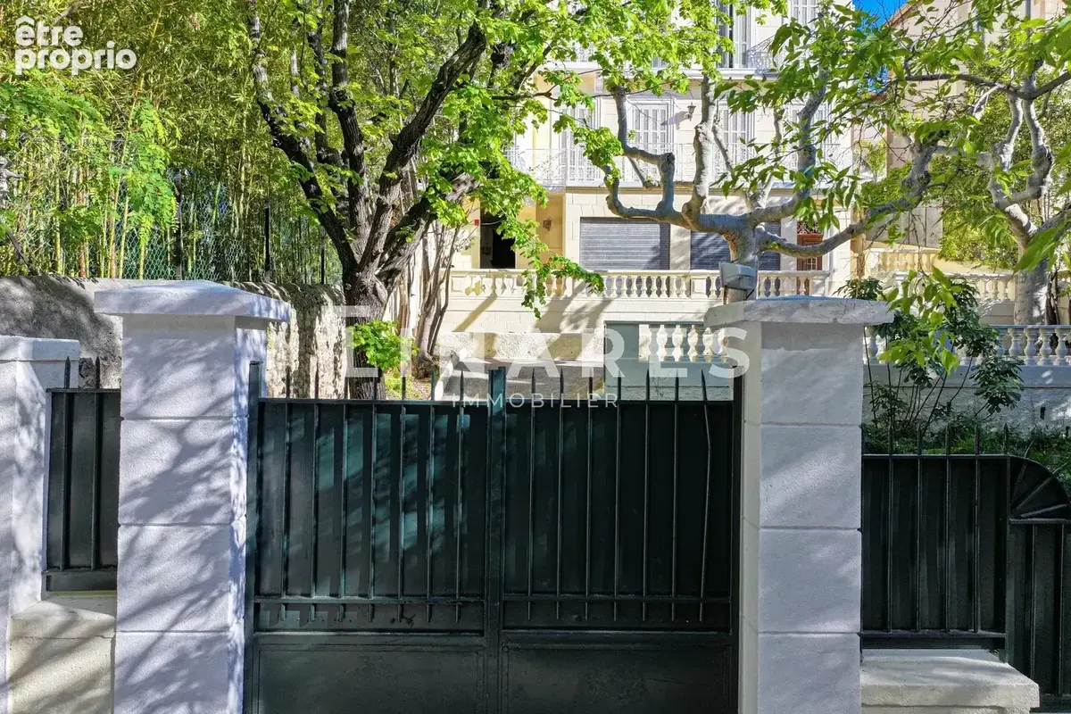 LUXURY IN TOWN - Hôtel particulier de 357m2 - Boulevard Perier 13008 - photo 16