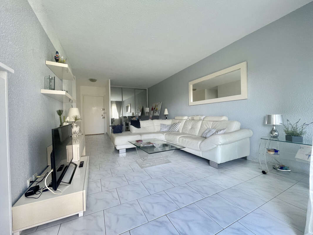 2P, 57m2+grand balcon, au calme, vue dégagée et verdoyante, proche commerces - photo 3