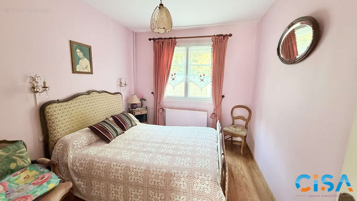 Maison à FLEURINES