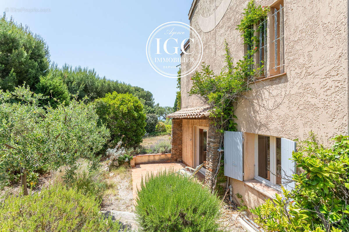 Propriété de caractère avec vue mer  320 m² Terrain de 1 400 m²  Secteur Barqueroute - photo 10