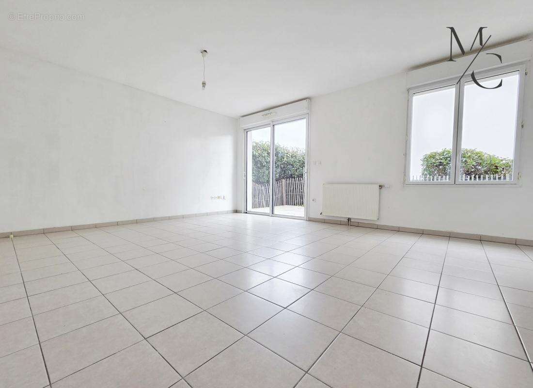 Appartement à BEAUZELLE