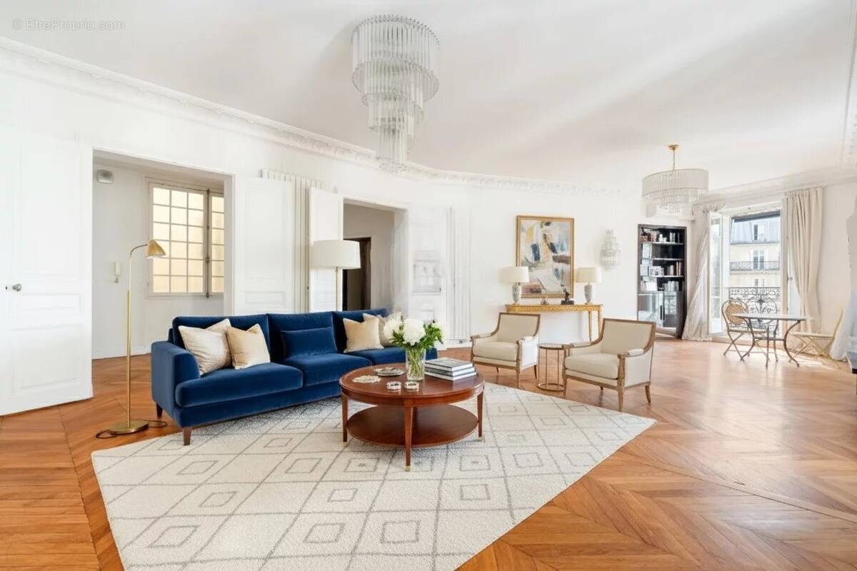 Appartement à PARIS-16E