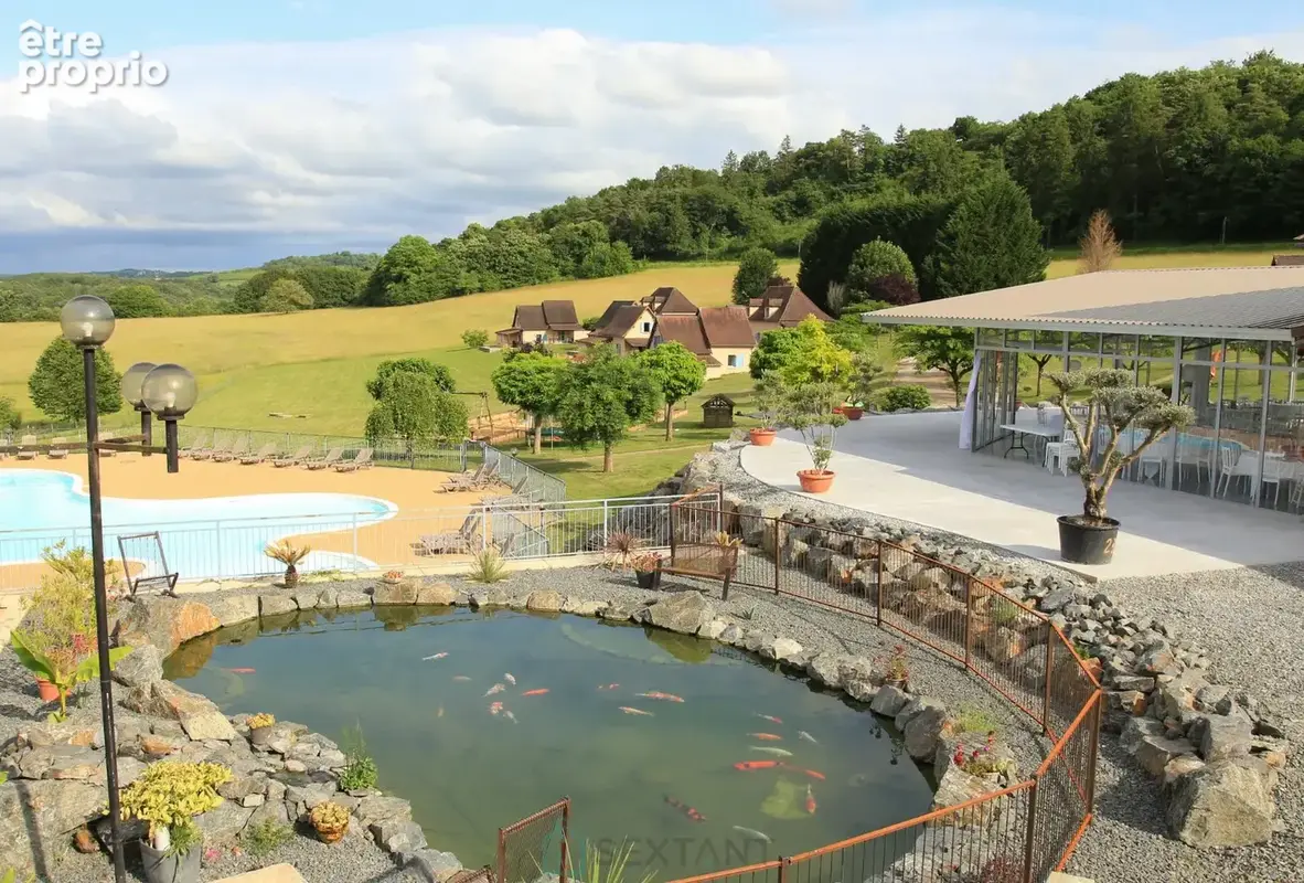 Somptueux domaine de 27 hectares dédié à l'événementiel, offrant un bâti immobilier d'environ 1800m² avec piscines et 5 étangs a - photo 6