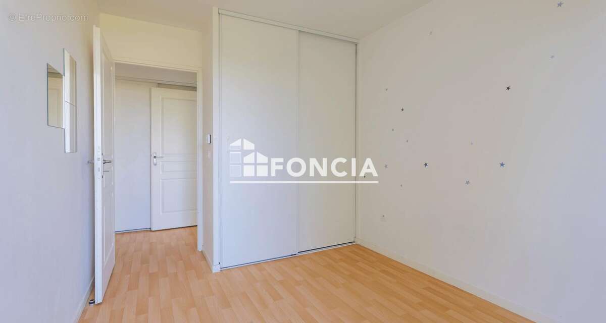 Grand F3 en dernier etage avec terrasse de 16M2 - photo 6