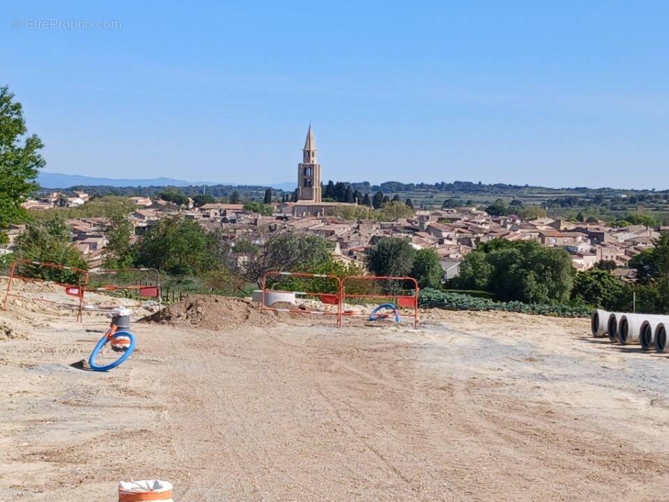 Terrain à MONTAGNAC