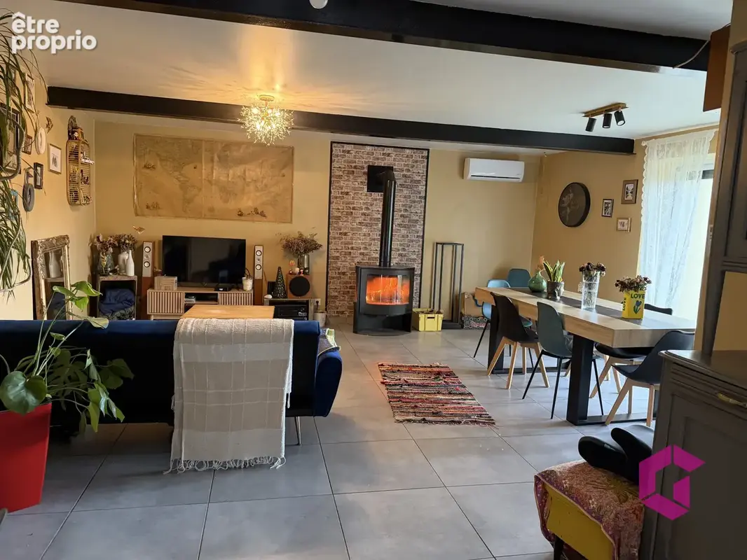Maison ancienne rénovée avec dépendances et terrain - photo 8