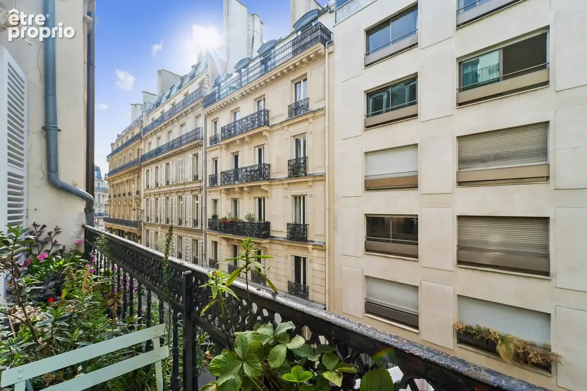 Appartement coup de coeur avec balcon Paris 1er! - photo 2