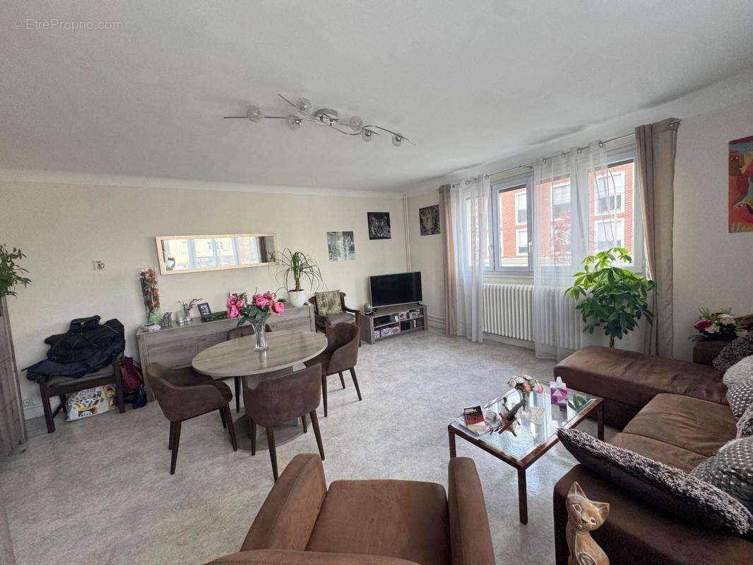 Appartement à LE BLANC-MESNIL