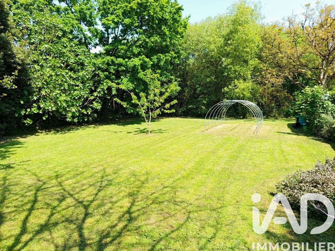 Maison 234 m² à La Chapelle-Chaussee  - photo 3