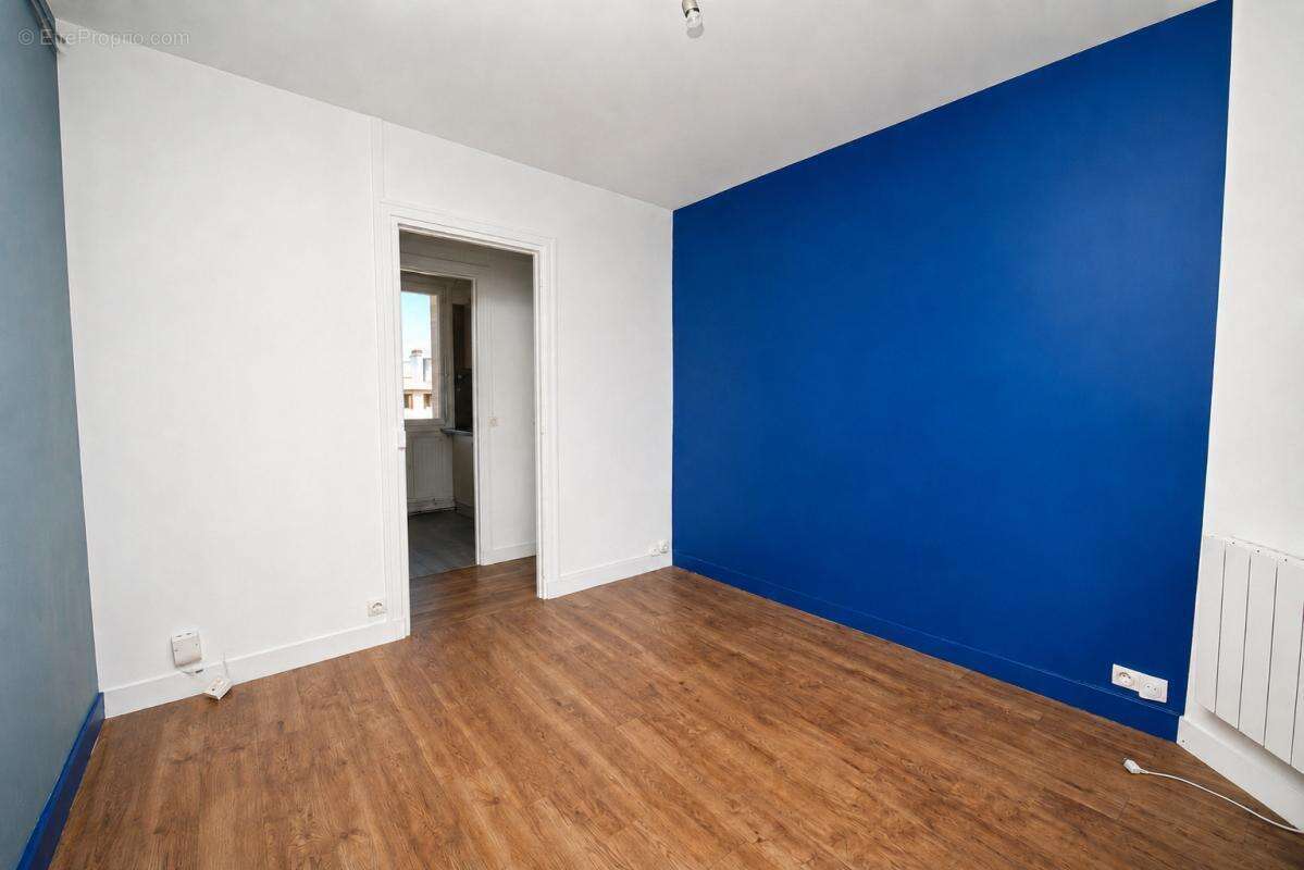 Bois-Colombes - Dernier étage, deux balcons et près de 20 m² de combles - photo 3