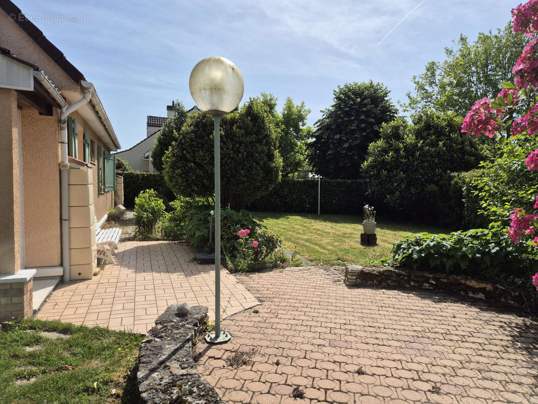 Maison 120 m² à Moissy-Cramayel  - photo 3