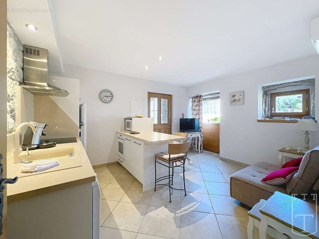 Maison à SAINT-ALBAN-AURIOLLES