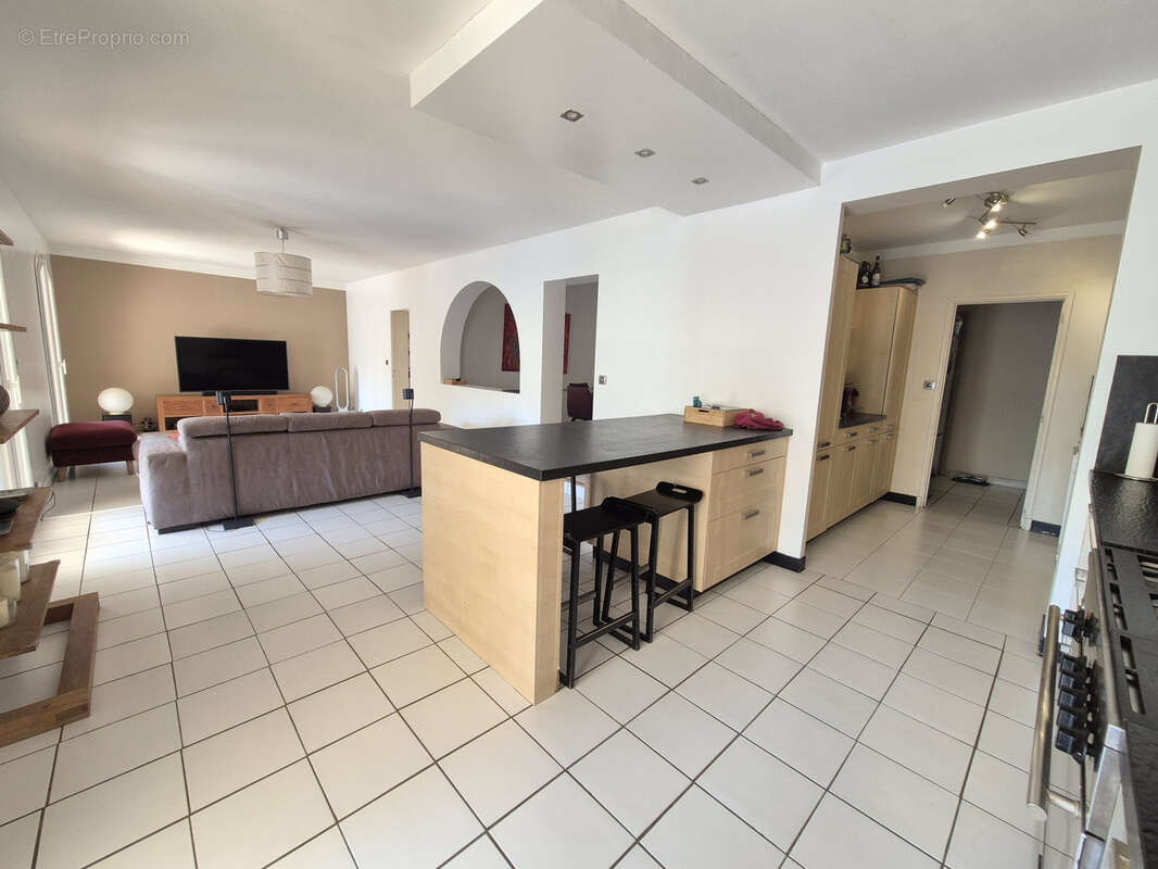 Maison à LE REVEST-LES-EAUX