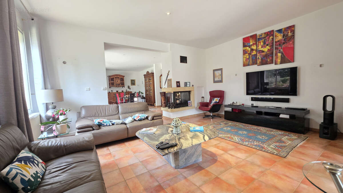 A VENDRE BEZIERS-Montimas Villa T3 140 m2 sur terrain de 2200 m2 - photo 8