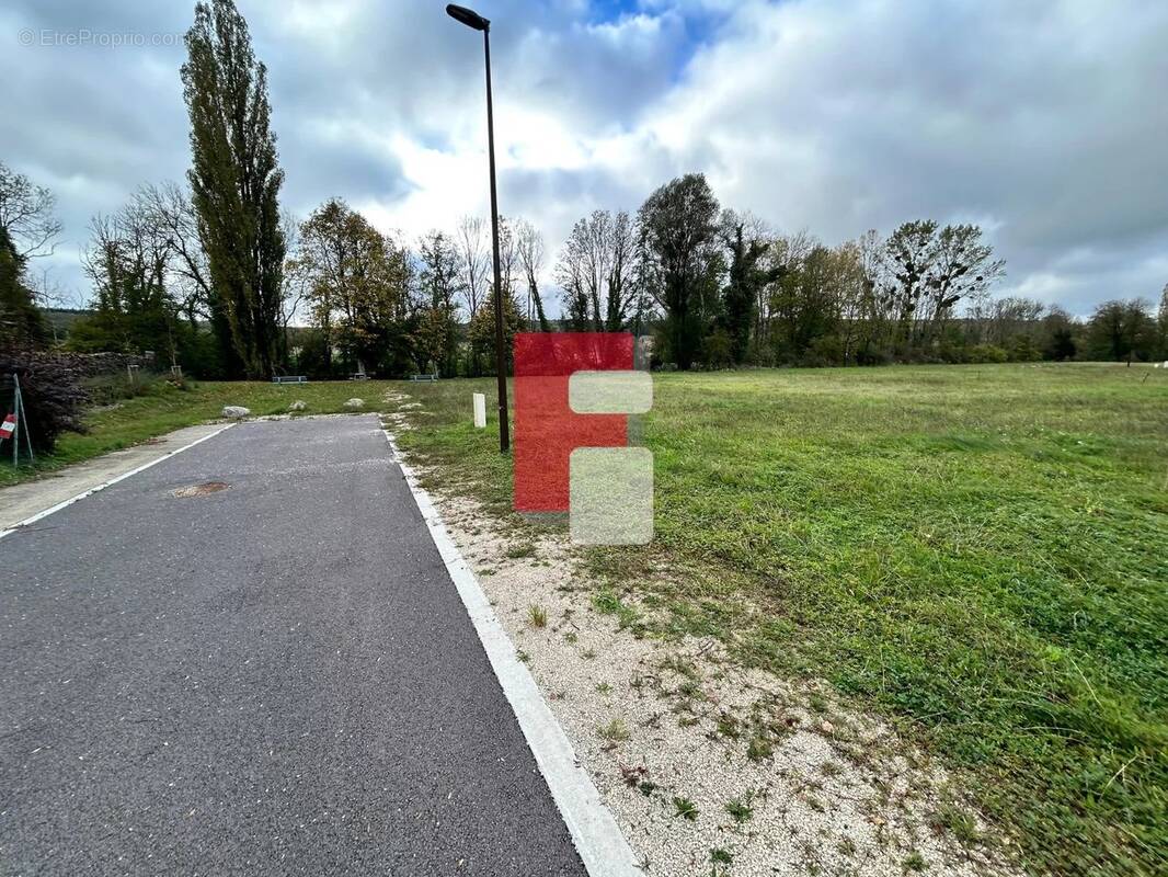 Terrain à VITRY-LE-CROISE