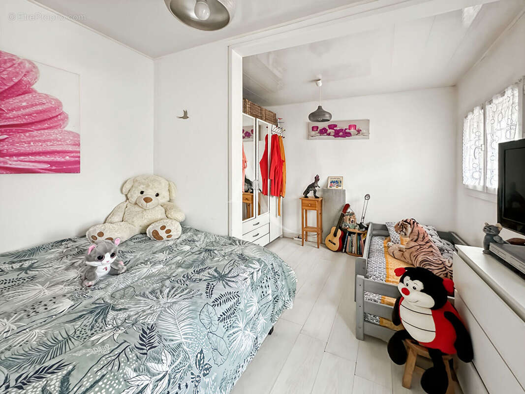 Maison 133m² habitables + 130m² de garages + studio et étang - photo 15