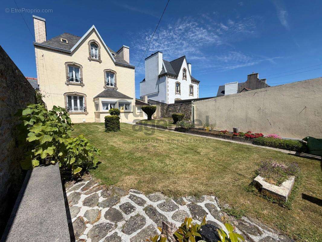Maison à PLOUHINEC