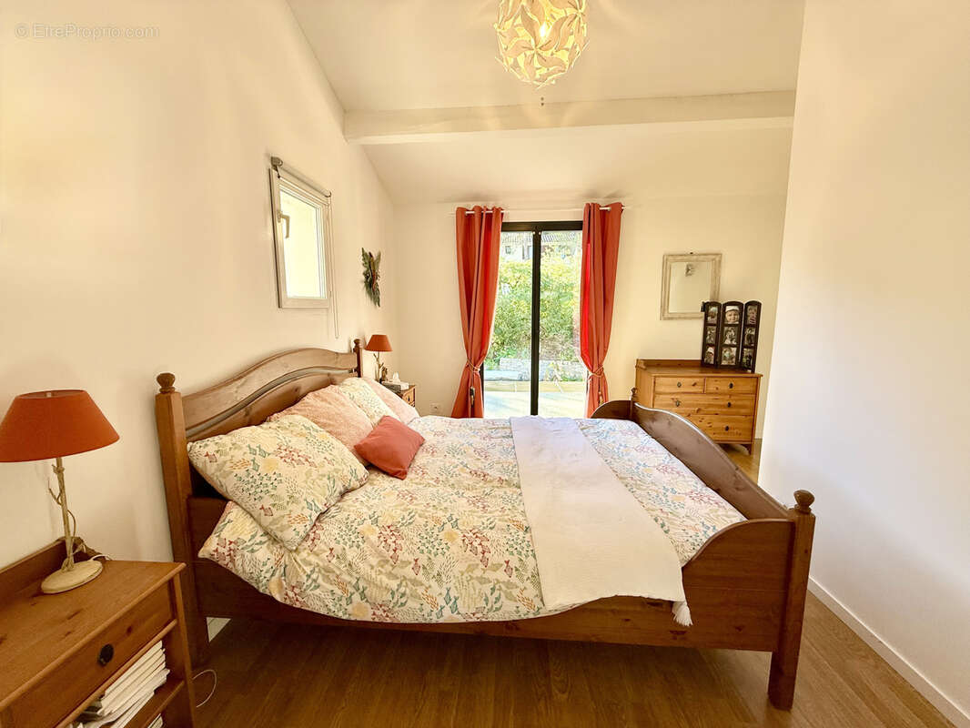 Maison à SAINT-CLEMENT-DE-RIVIERE