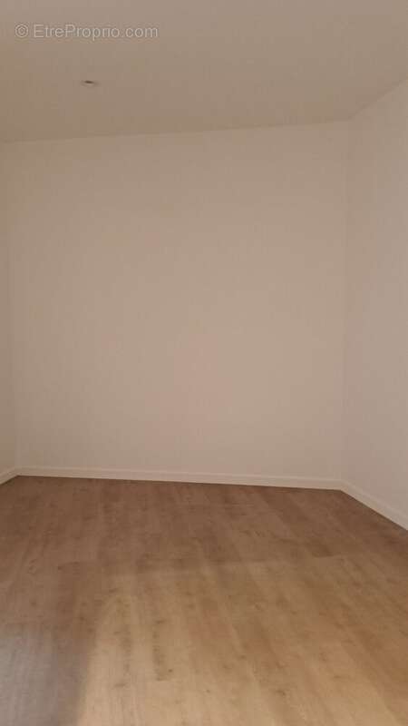 DRESSING SUITE - Appartement à ABBEVILLE