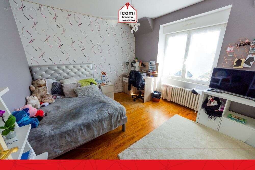 Finistere - ploudalmézeau (29830) - a vendre - appartement t5 133m² - 4 chambres - dalle beton - seul a l'etage - garage - beau  - photo 9