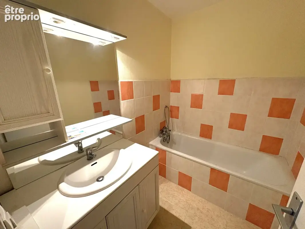 Appartement t3 / balcon / ascenseur / cave / place de parking privative en sous-sol / chamalières - photo 8