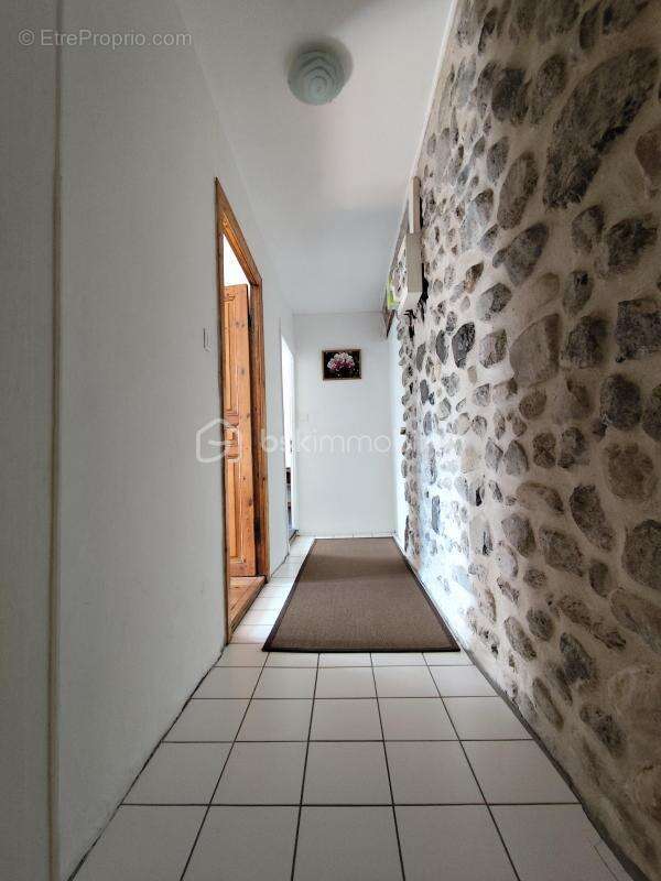 Maison à SAINT-MARTIN-SUR-LAVEZON