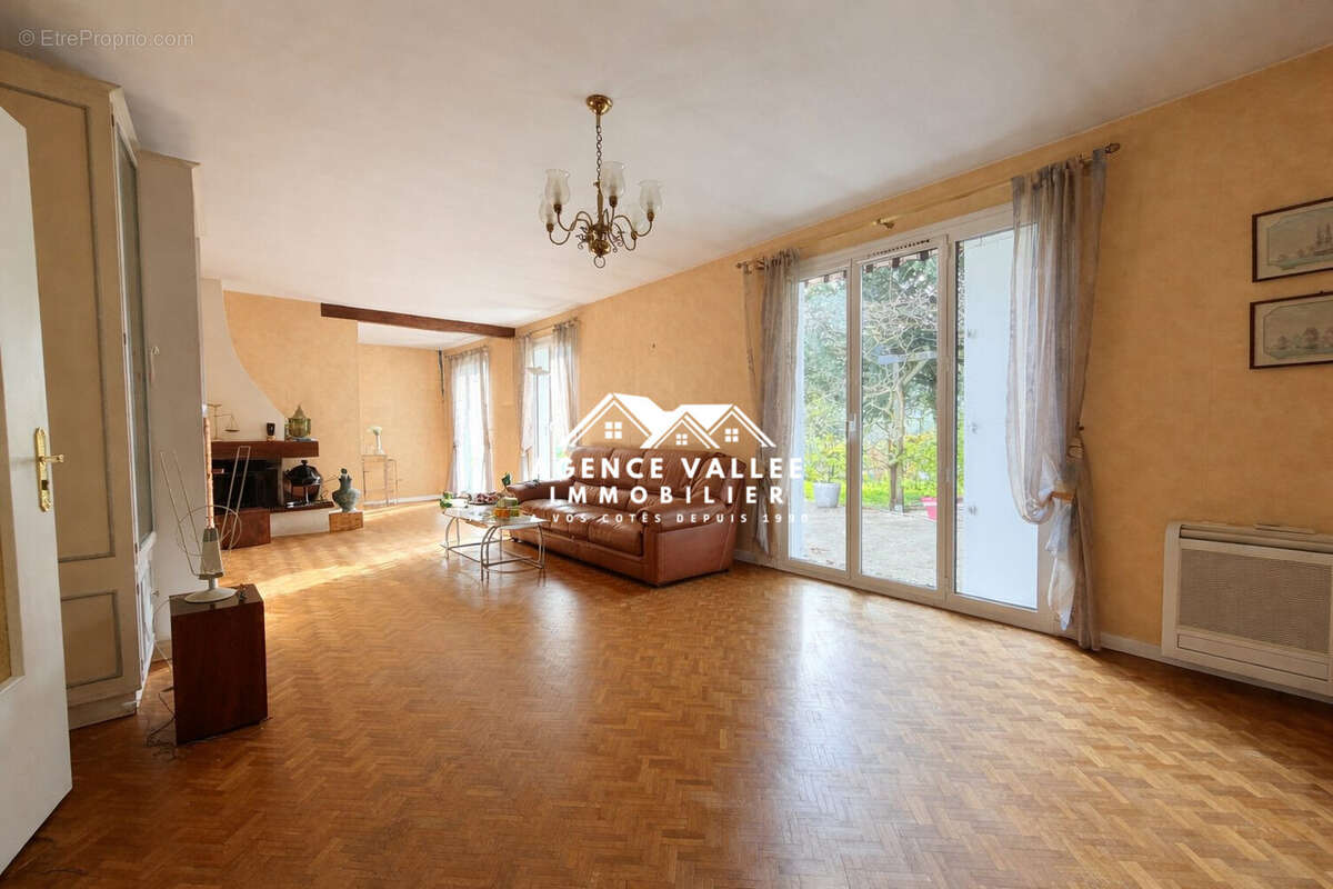 Maison à SAINTRY-SUR-SEINE