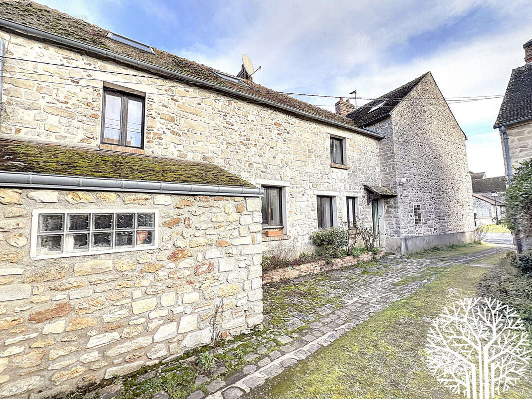 Maison à SAINT-MARTIN-EN-BIERE