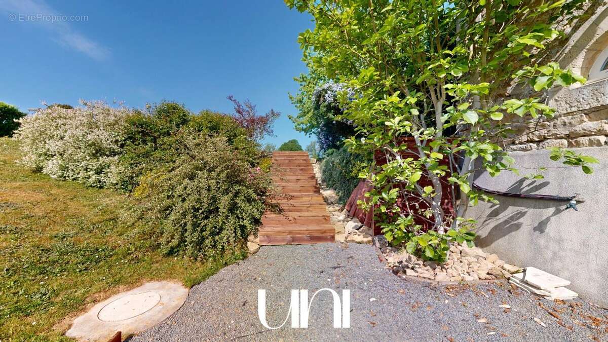 Maison à CLINCHAMPS-SUR-ORNE