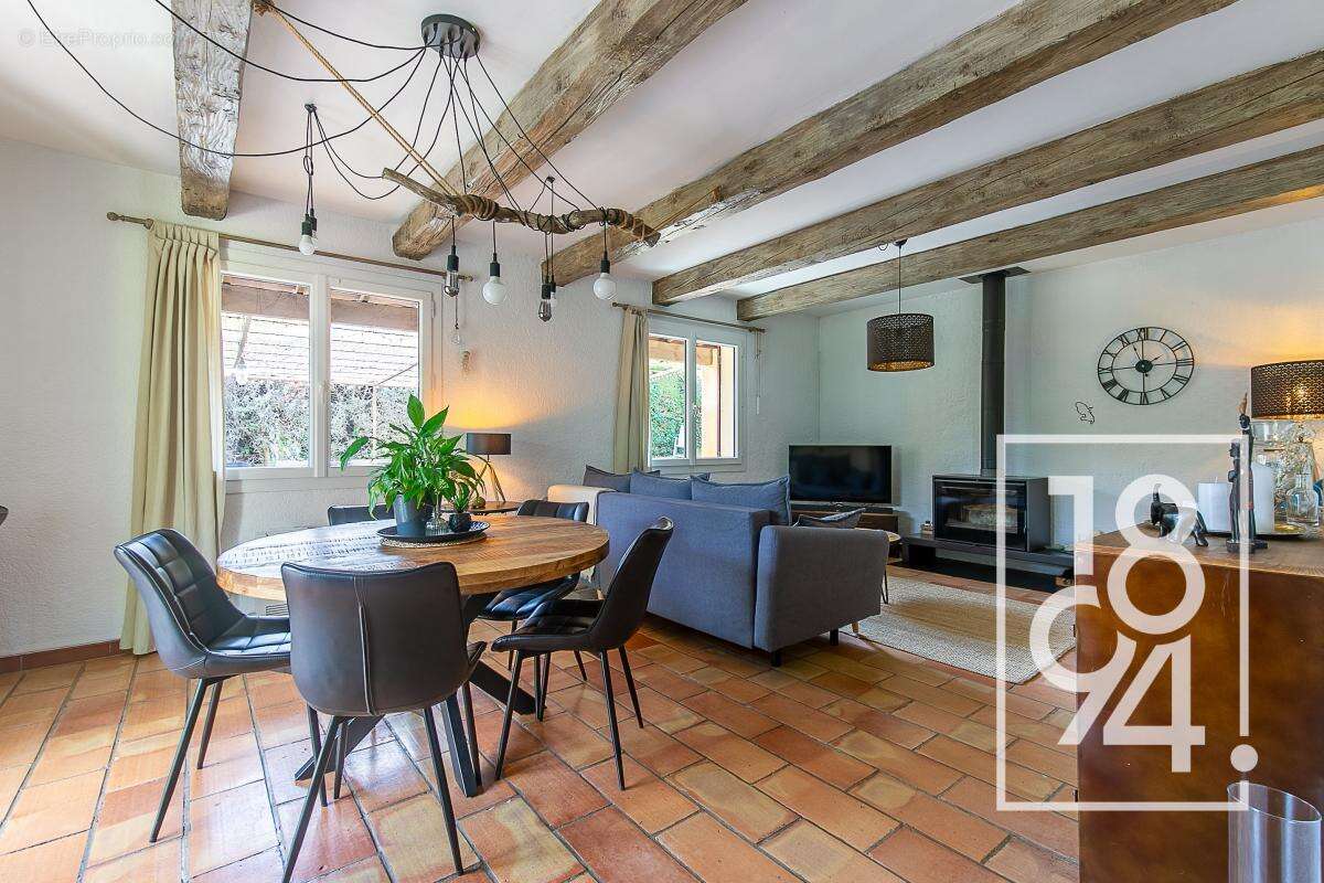 Maison à LE PUY-SAINTE-REPARADE