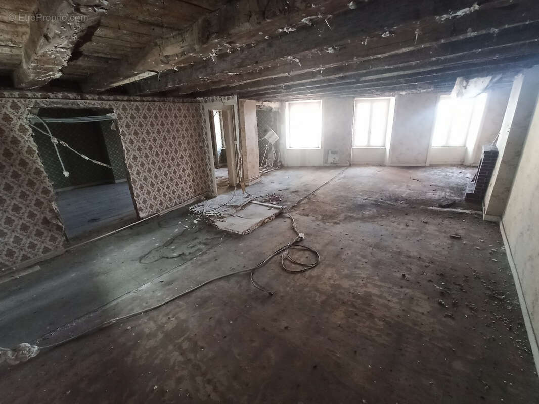 Commerce à SAINT-JUNIEN