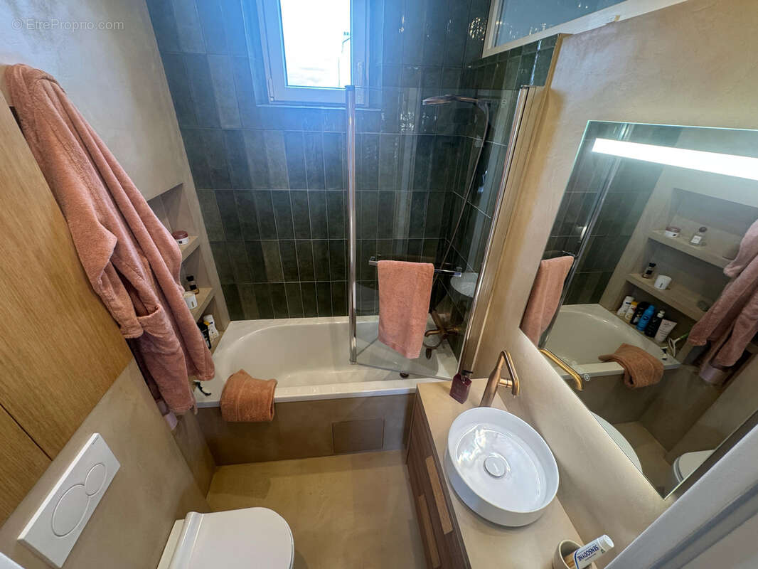 Appartement à CHARENTON-LE-PONT