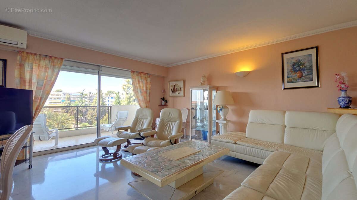 LE CANNET à vendre 4 pièces de 117 m2 avec terrasse et balcon, cave et garage sous-sol - photo 3