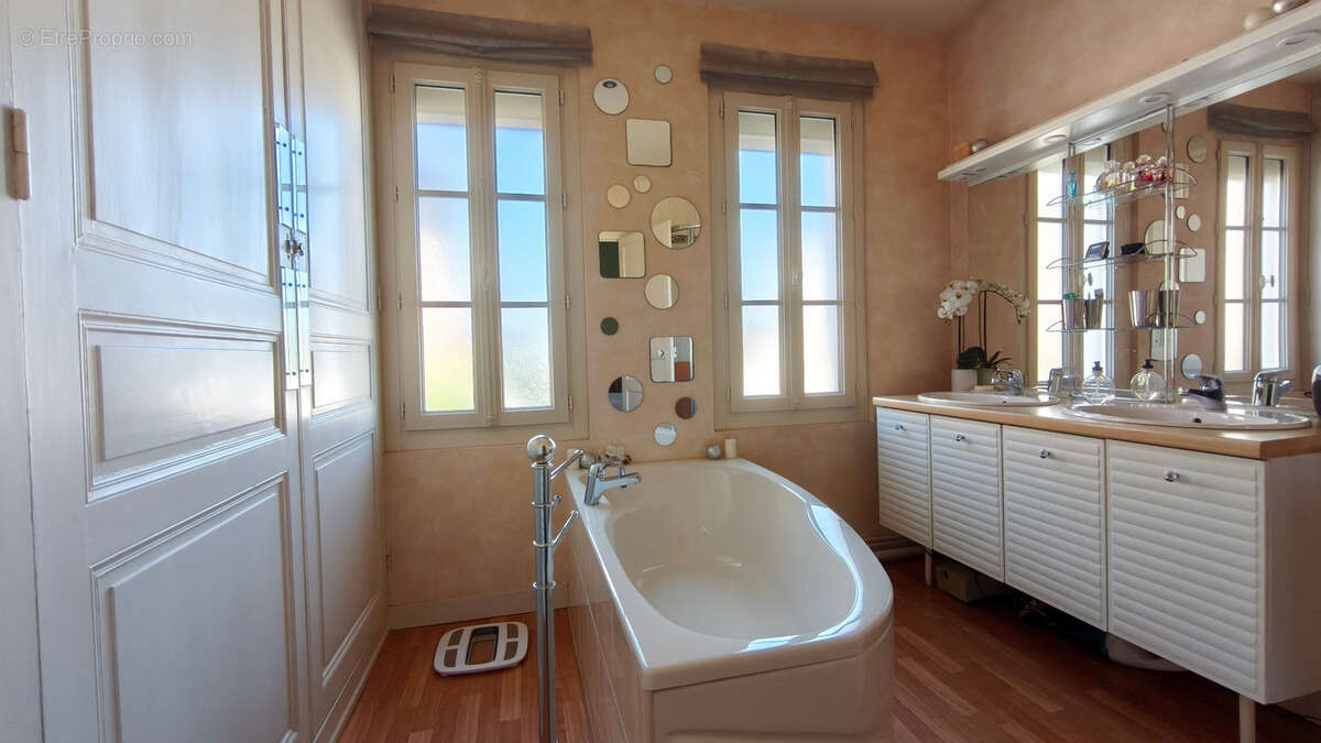 Maison  Bourgeoise à vendre 8 pièces de 170 m² à LAVAL (53) RIVE GAUCHE - photo 11
