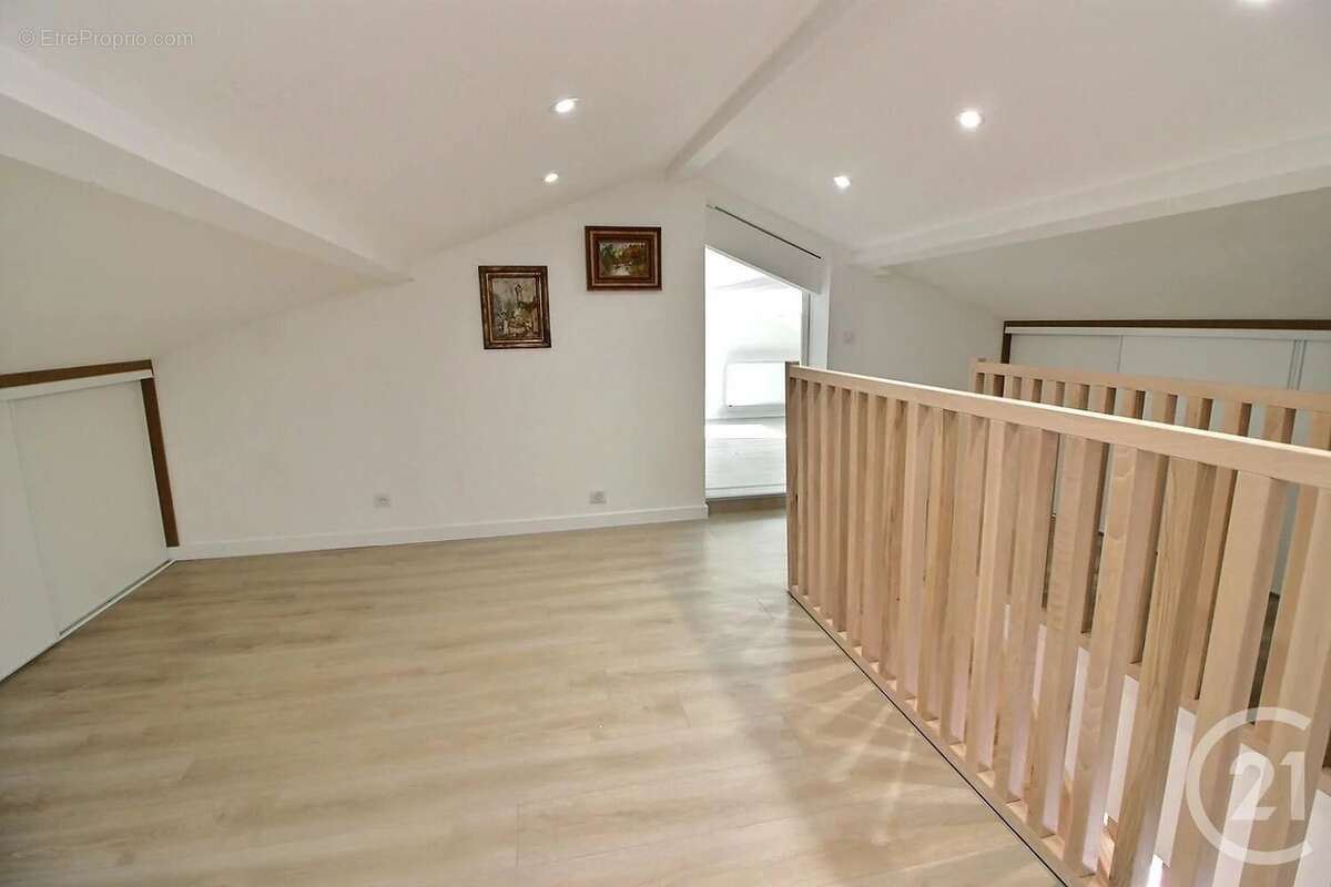 Maison à CHATEAUNEUF-GRASSE