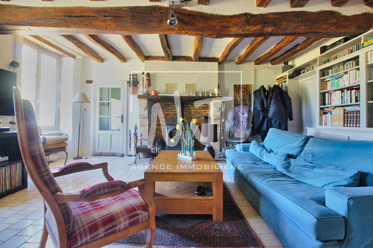 Maison ancienne à vendre à Mozé-sur-Louet avec jardin et dépendance - photo 5